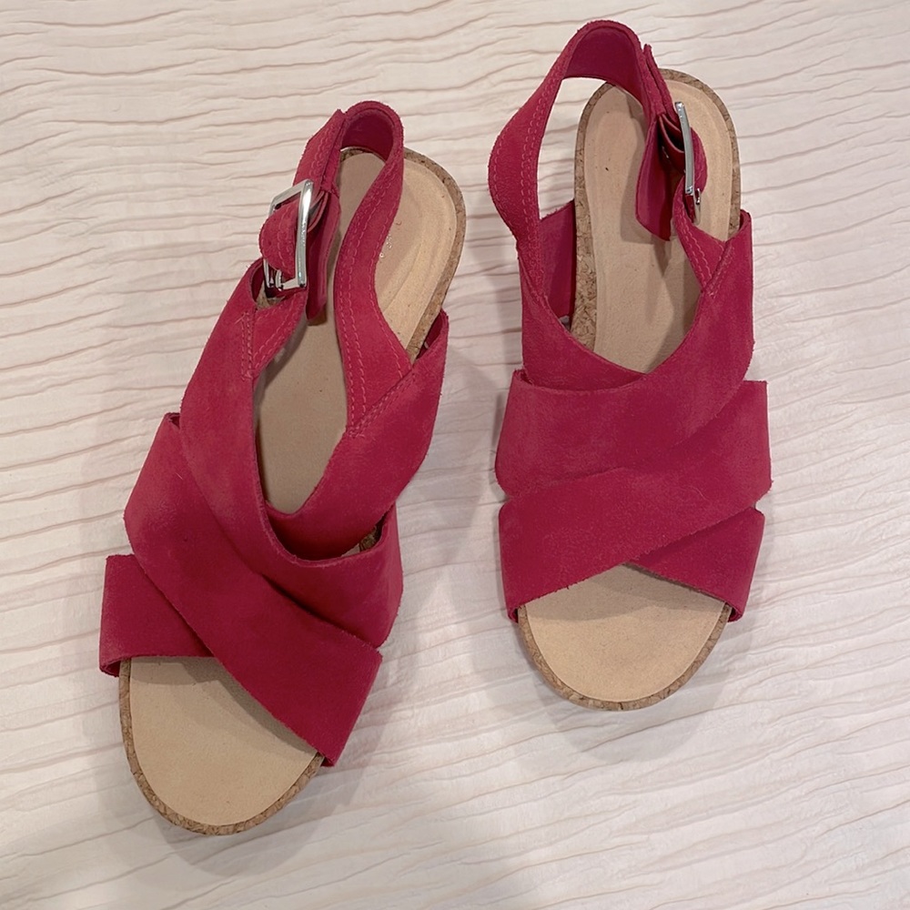 Never been worn!! Women’s Clarks Flex Sand Sandal